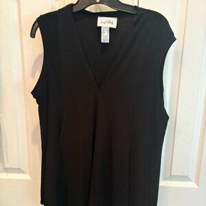 Black v neck pullover style